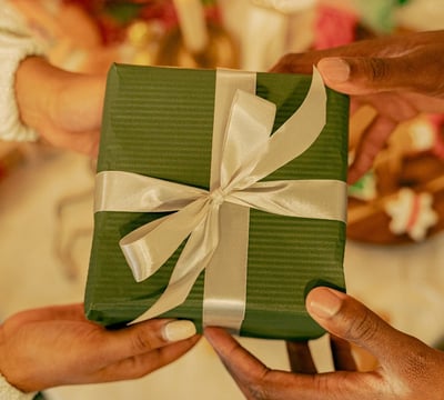 Rongzhiyue: colorful ribbons for gift wrap