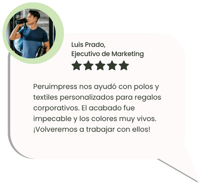 Cliente satisfecho con impresión DTF textil para uniformes personalizados duraderos en Lima con Peruimpress