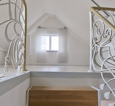 Ausgebauter Dachboden mit 4,5 m Raumhöhe und Atelier-Charakter