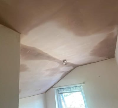 Fresh plaster finish on living room ceiling in Worcester, done by local professionals.