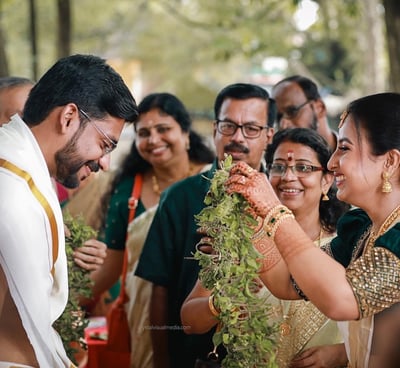 candid wedding photography