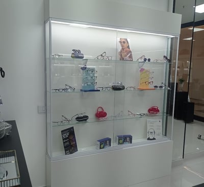 Vitrine Kids da loja das Óticas Shine Vila Augusta