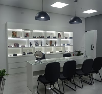 Balcão de atendimento da loja das Óticas Shine Vila Augusta