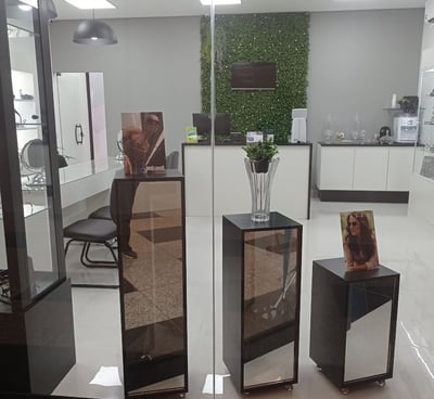 Vitrine frontal da loja das Óticas Shine Vila Augusta