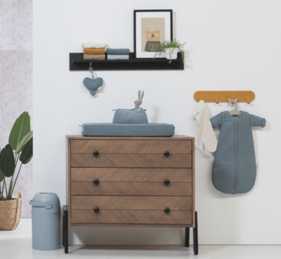 Babykamer-inspiratie-hout-walnoot-commode