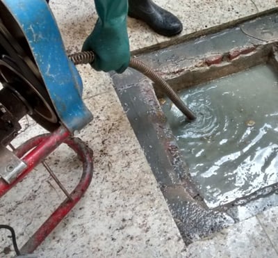desentupimento de caixa de esgoto