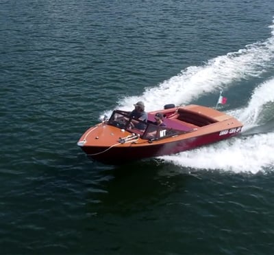 The James Bond–style speedboat Eskrok speeding along the Douro River