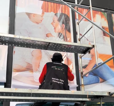 Gigantografía en vinilo para publicidad exterior en Lima