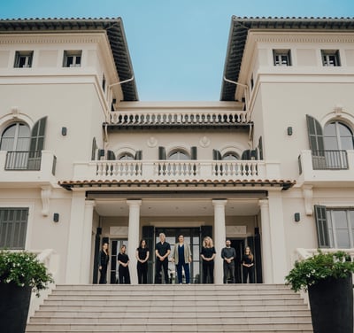 L'équipe Lilly and Co devant le Domaine Louise