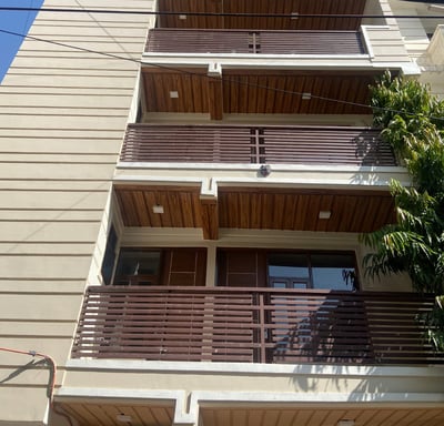Spacious 3 BHK builder floor in Chattarpur South Delhi with stilt parking