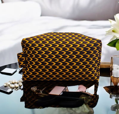 Trousse de toilette et maquillage en wax marron jaune à motifs africains écailles de poisson