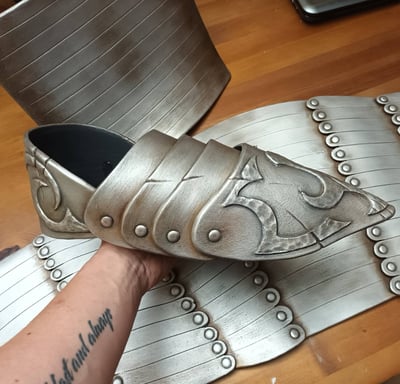 weathering costume armor: a cosplay tutorial