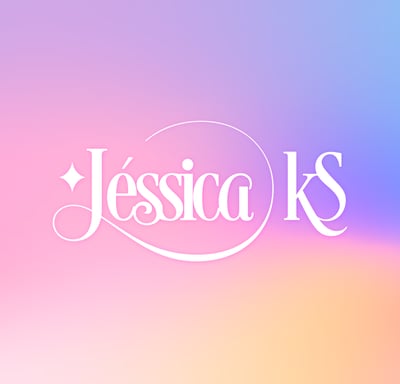 Logo delicado com brilho de estrela e fonte feminina com fundo degradê rosa, roxo, lilás azul e nude