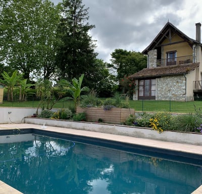 maison avec piscine en campagne