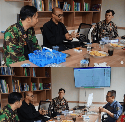 Komunitas dan mitra lembaga berdiskusi dalam lingkaran, simbol kolaborasi lintas sektor dalam pelest