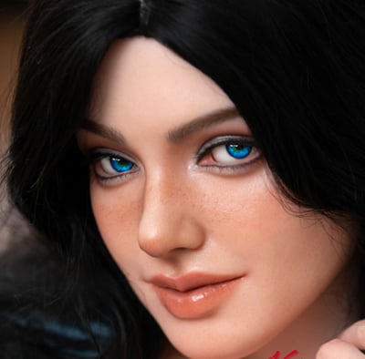 sex doll Ivy from Irontech Doll posing