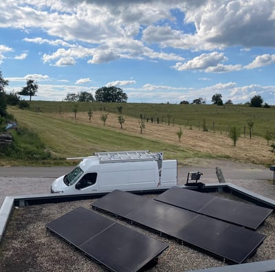 Installation de panneaux photovoltaïques réalisée par la société ALSUN ENERGY