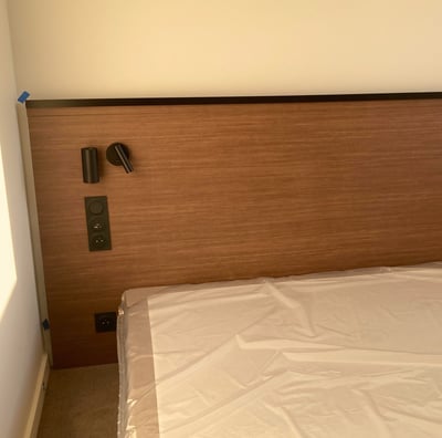 Tête de lit en bois réalisée par Luméo