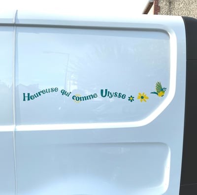 Heureuse qui comme Ulysse peintre en lettres sur carrosserie de camion aménagé avec peinture 1shot