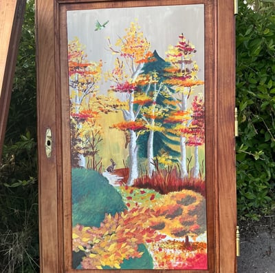 Porte de placard peinture sur bois forêt d'automne pivert lapin fresque sur meuble