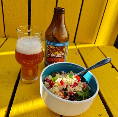 Tam-0-chanter chanterelle beer with Dookit brewing, beer in pint glass with meal