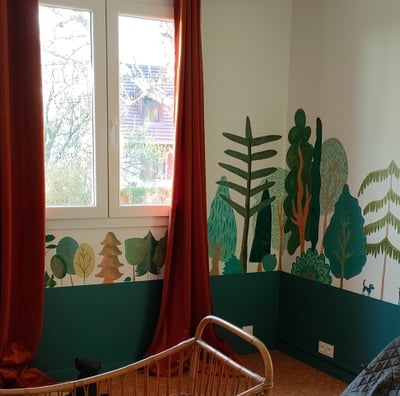 chambre enfant bébé tons verts et rouille ambiance forêt Fresh Fresque artiste Marie Hardy Normandie