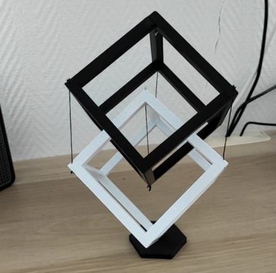 Cube montrant la tenségrité réalisé en impression 3D