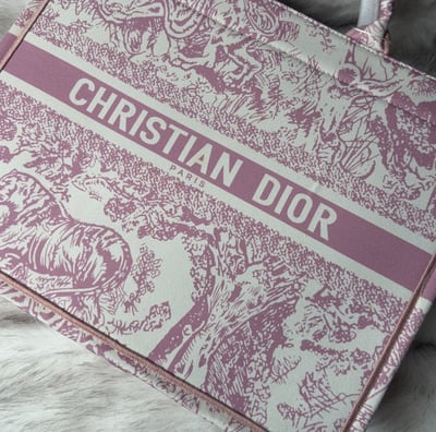Dior Book Tote mediano Bordado rosa 