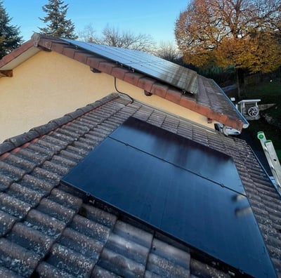 Installation de panneaux photovoltaïques réalisée par la société ALSUN ENERGY