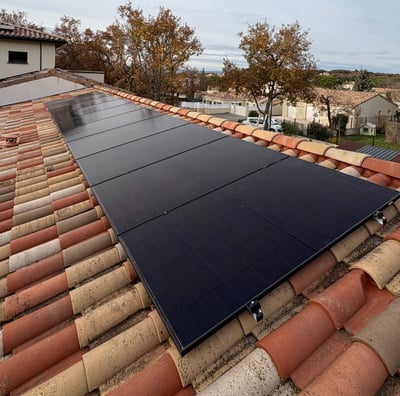 Installation de panneaux photovoltaïques réalisée par la société ALSUN ENERGY