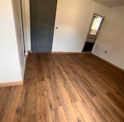pose d'un parquet flottant dans une maison situé a paris 16