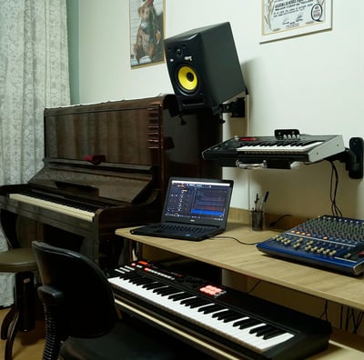 sala de piano e teclado da escola toque talento