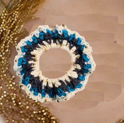 a crochet hair tie 