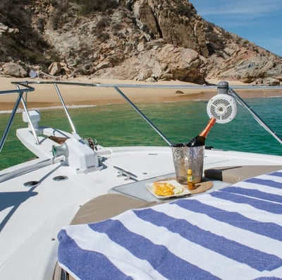 yate bayliner 44 en renta cabo san lucas proa