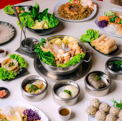 Berbagai pilihan menu lauk hotpot dan dimsum di Cemara Hotpot
