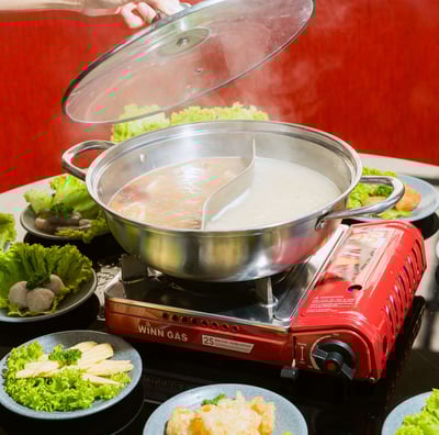 Dingin - dingin enaknya nikmati steamboat di Cemara Hotpot