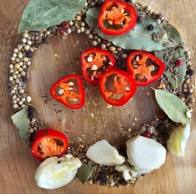 chilli bay leaf pepper garlic for fermentation