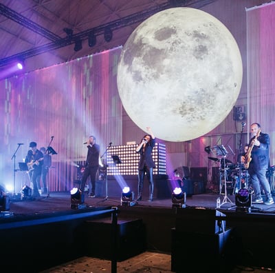 Alquiler de luna gigante para conciertos