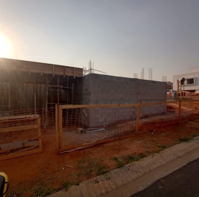 Exemplos de projetos residenciais e construções realizadas pela Quíron Soluções.