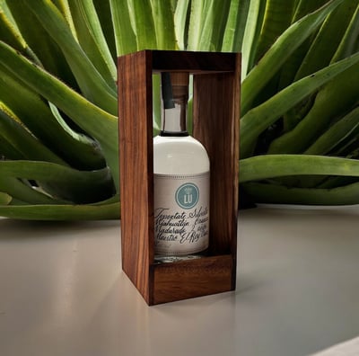 Botella de Lu Mezcal