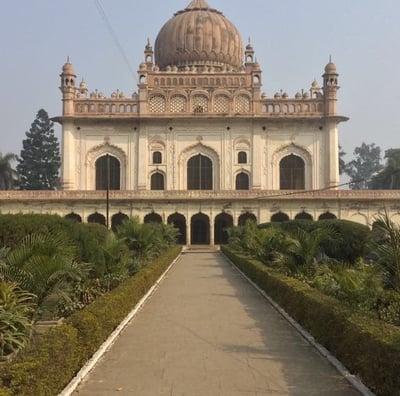 a large building with a dome shaped building in the middle