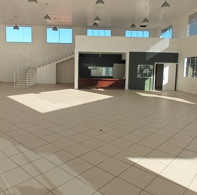 Imovel comercial no Iperoba - foto interna mostrando to a area