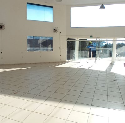 Imovel comercial no bairro Iperoba em Sao Francisco do Sul - foto interna com visao da porta principal