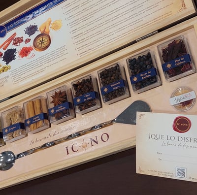 Estuche de madera LUXURY "La Ruta de las Especias" diseñados con botánicos, accesorios de cocteleria