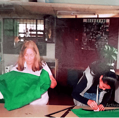 Año 2010: Proyecto Puntadas de Esperanza con madres cabeza de familia