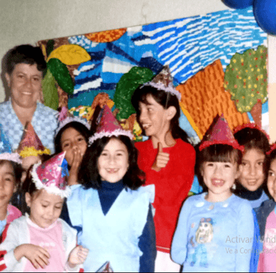 Grupo de escolares fuera del sistema educativo, por condición de discapacidad o pobreza.