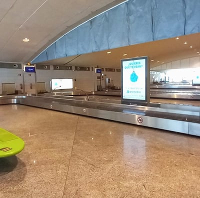 Instalación de Cinta de maletas en la sala de llegadas del Aeropuerto de Bilbao