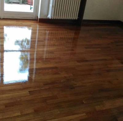 Ponçage de parquet par DG Services - rénovation professionnelle pour sols en bois en Suisse romande