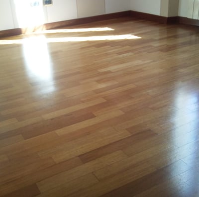 Ponçage de parquet par DG Services - rénovation professionnelle pour sols en bois en Suisse romande