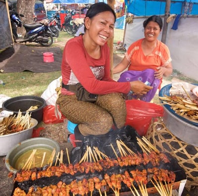 bali food tour: satay local food vendor